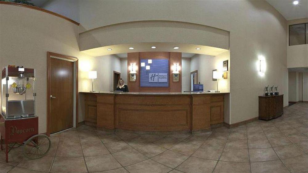 Holiday Inn Express Hotel & Suites Forest By Ihg Exterior photo