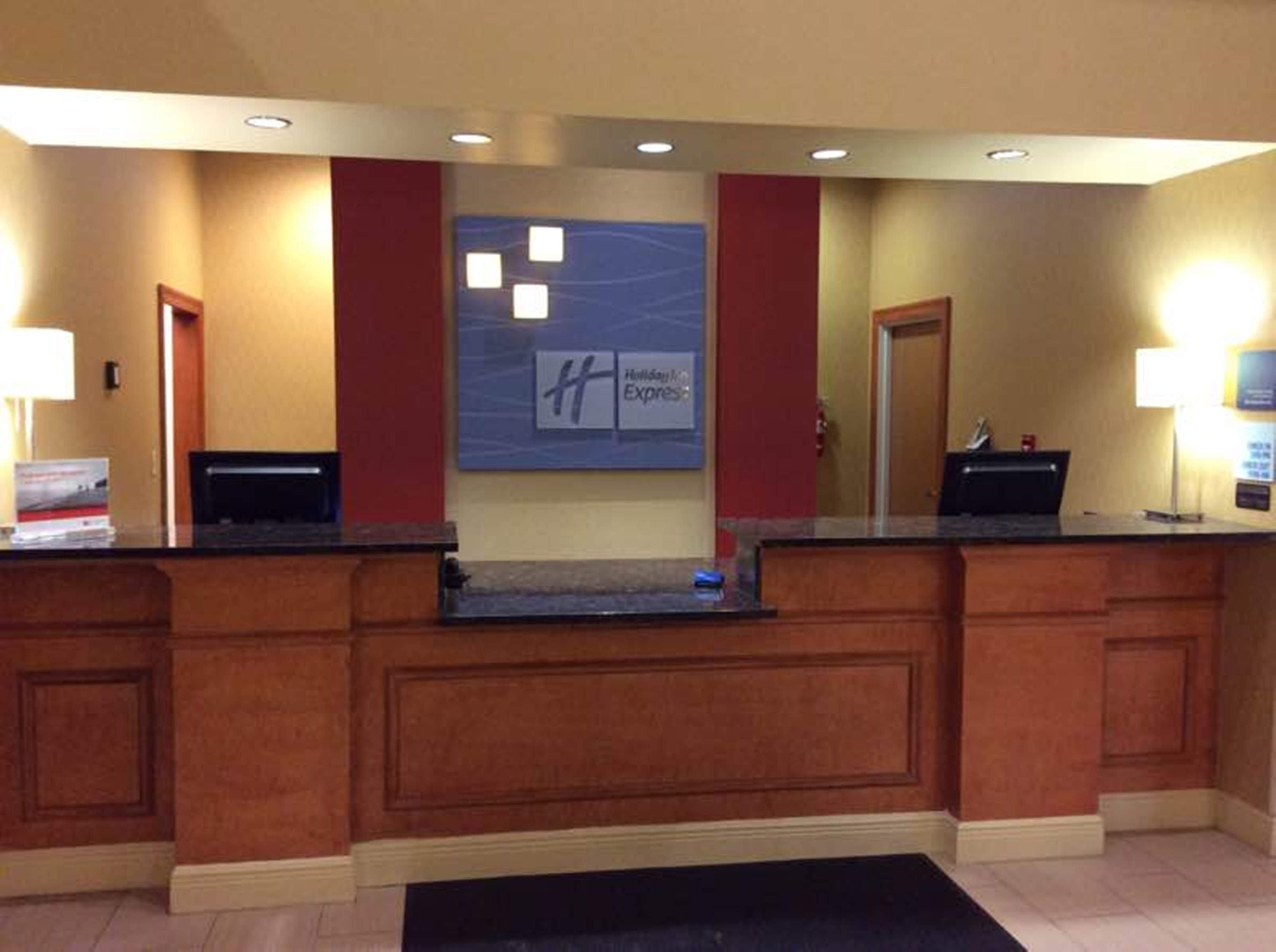 Holiday Inn Express Hotel & Suites Forest By Ihg Exterior photo